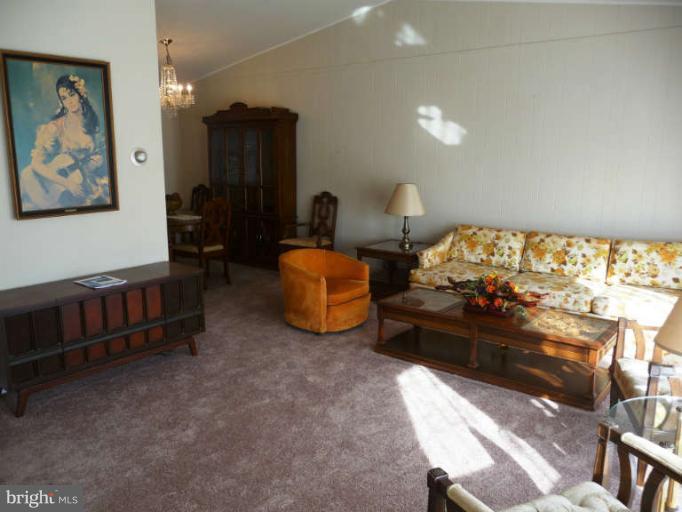 3712 Parkfield Road Baltimore, MD 21244 - Photo 17 of 24 Living Room