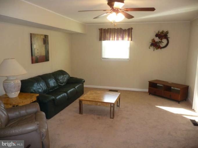 3712 Parkfield Road Baltimore, MD 21244 - Photo 9 of 24 Family Room