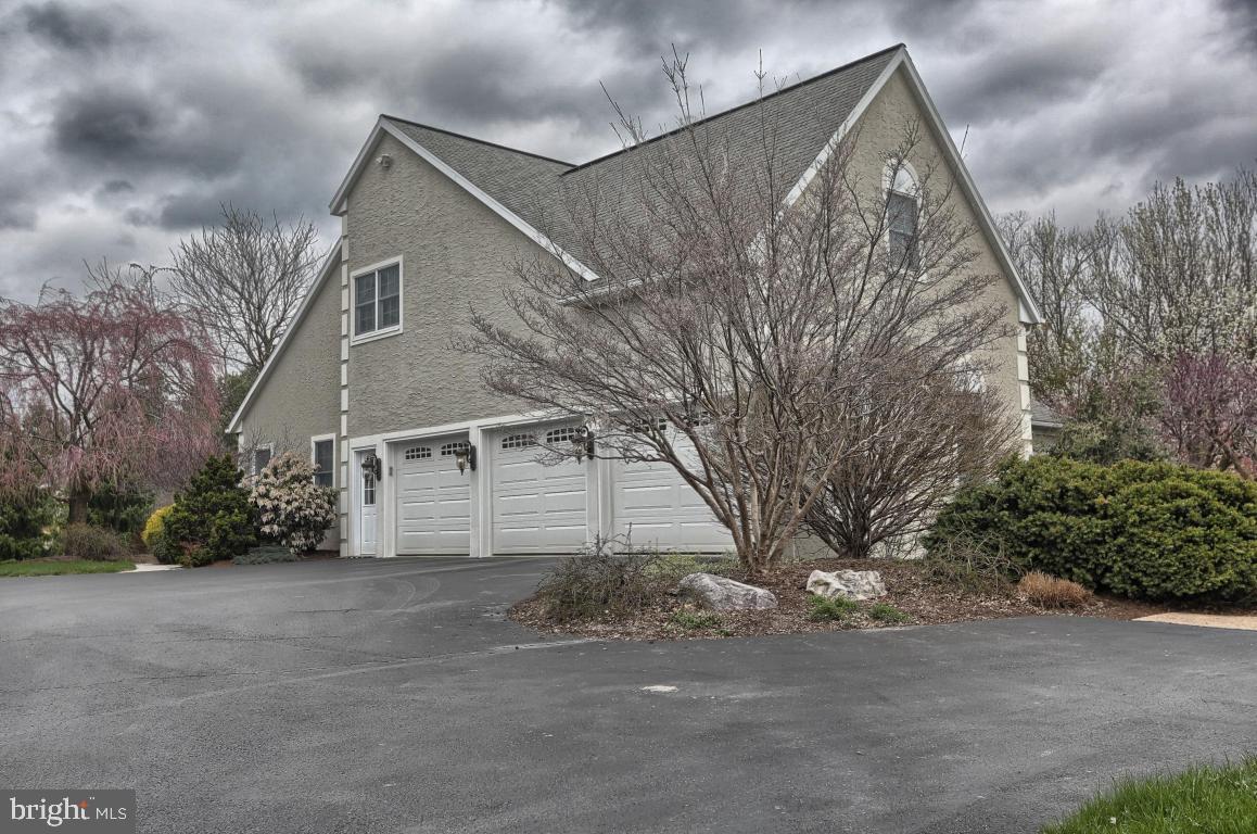 4 South Oak Street Lititz, PA 17543 - Photo 2 of 52 Gallery Image 2
