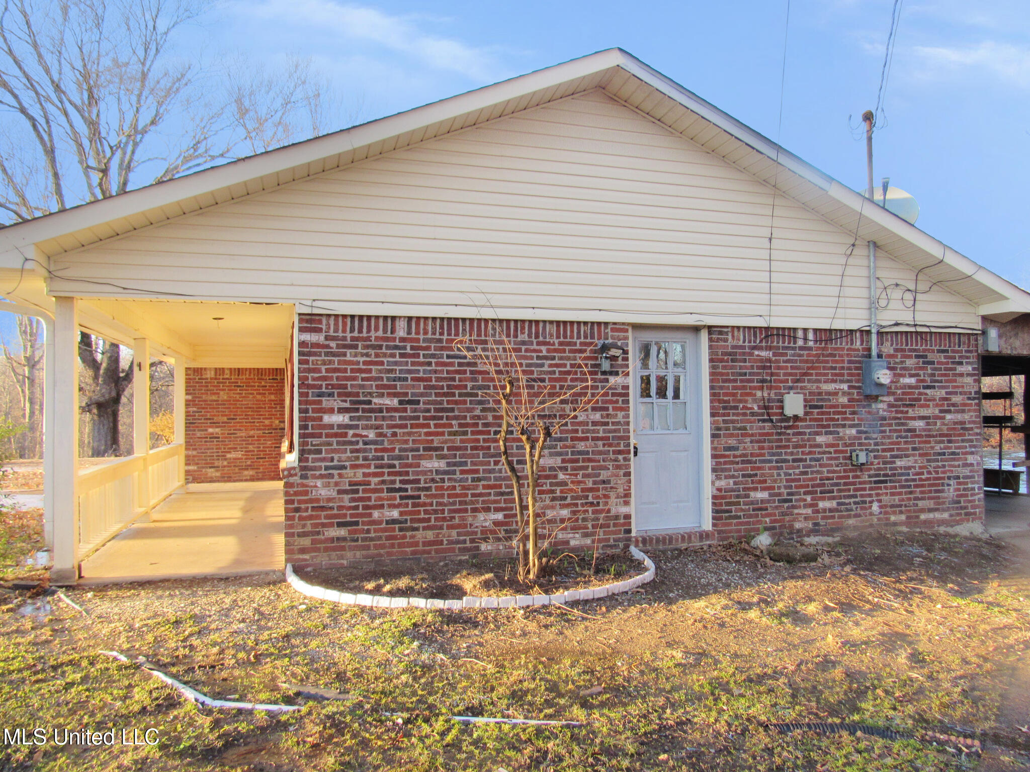 475 Truslow Road Sarah, MS 38665 - Photo 3 of 17 IMG_3323