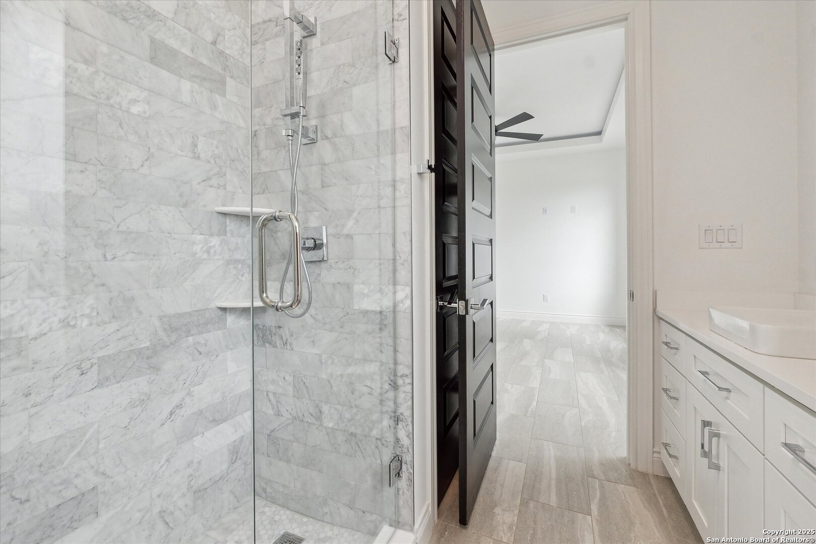 1799 County Road 651 Devine, TX 78016 - Photo 27 of 72 a bathroom with a shower