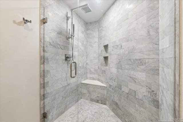 a view of a house along with trees