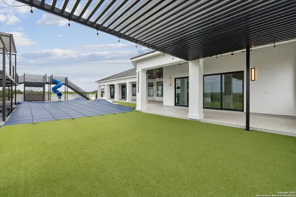 $1,353,000 | 1799 County Road 651, Devine, TX 78016