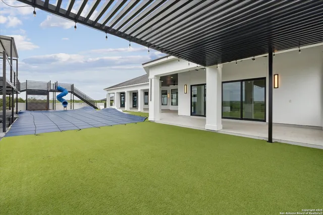 $1,353,000 | 1799 County Road 651, Devine, TX 78016