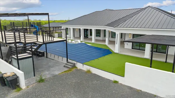 $1,353,000 | 1799 County Road 651, Devine, TX 78016