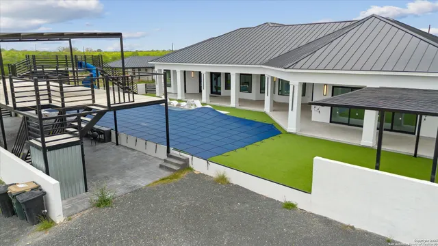 $1,353,000 | 1799 County Road 651, Devine, TX 78016