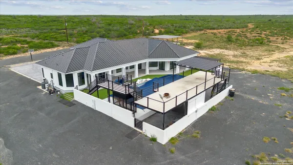 $1,353,000 | 1799 County Road 651, Devine, TX 78016