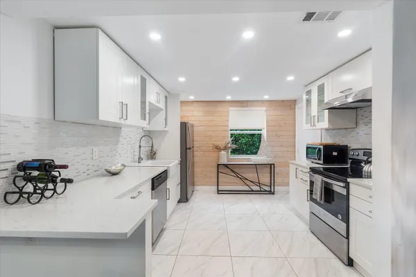 $722,500 | 1015 Ingraham Avenue, Unit 9, Delray Beach, FL 33483