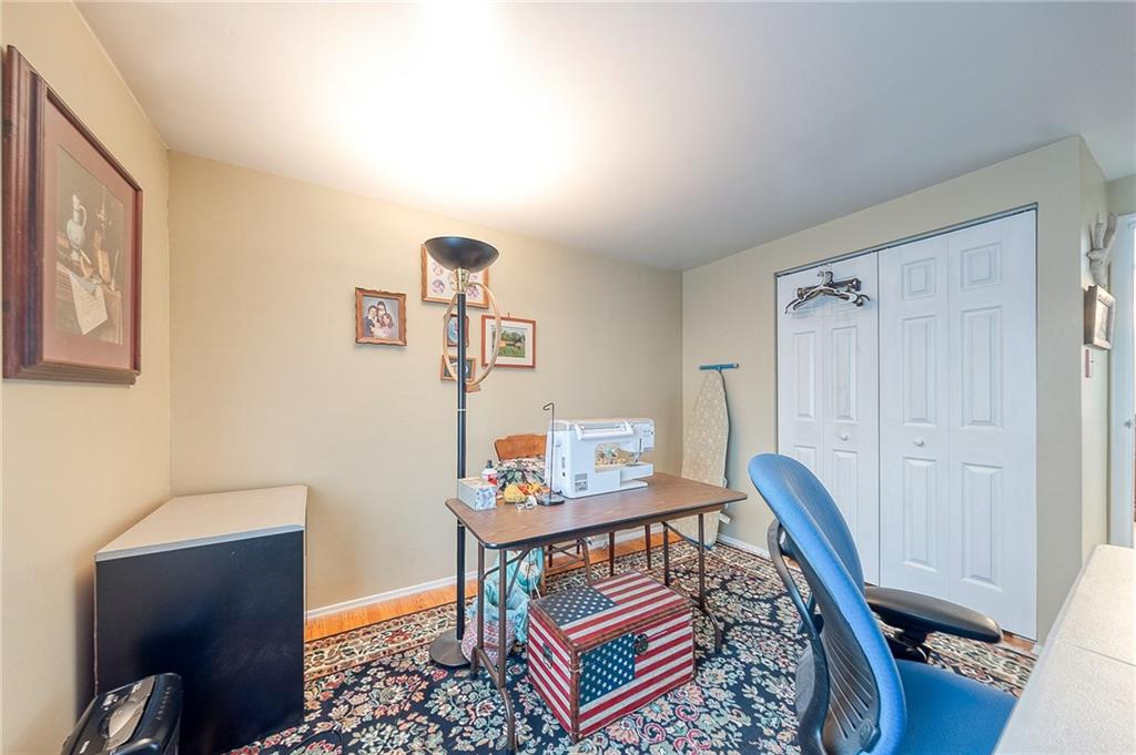5089 West Harbison Road Pittsburgh, PA 15276 - Photo 22 of 32 Bedroom 3