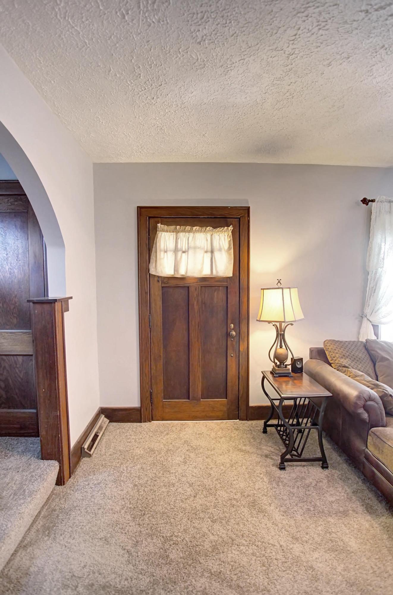 145 East Pacemont Road Columbus, OH 43202 - Photo 3 of 37