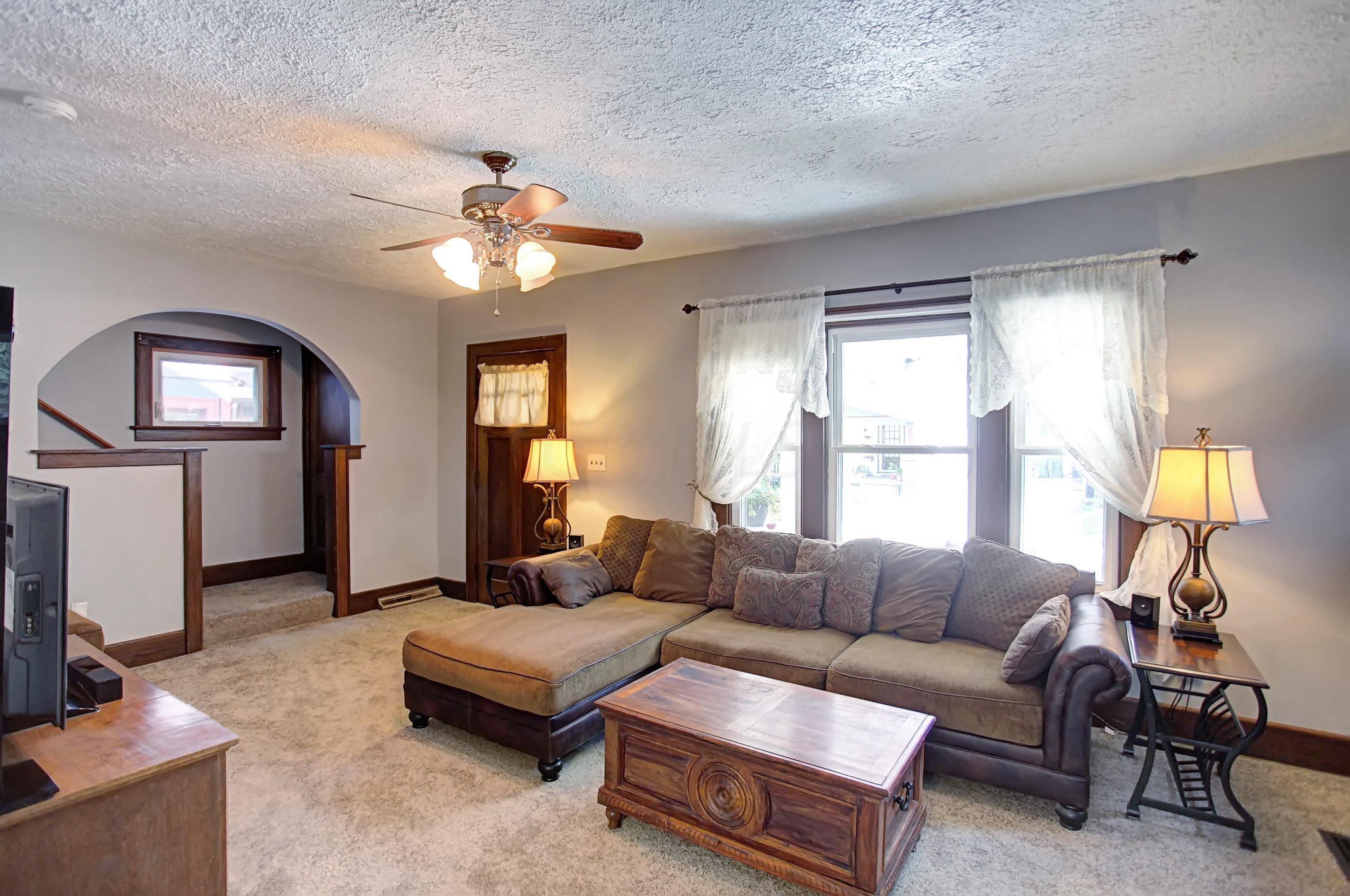 145 East Pacemont Road Columbus, OH 43202 - Photo 4 of 37
