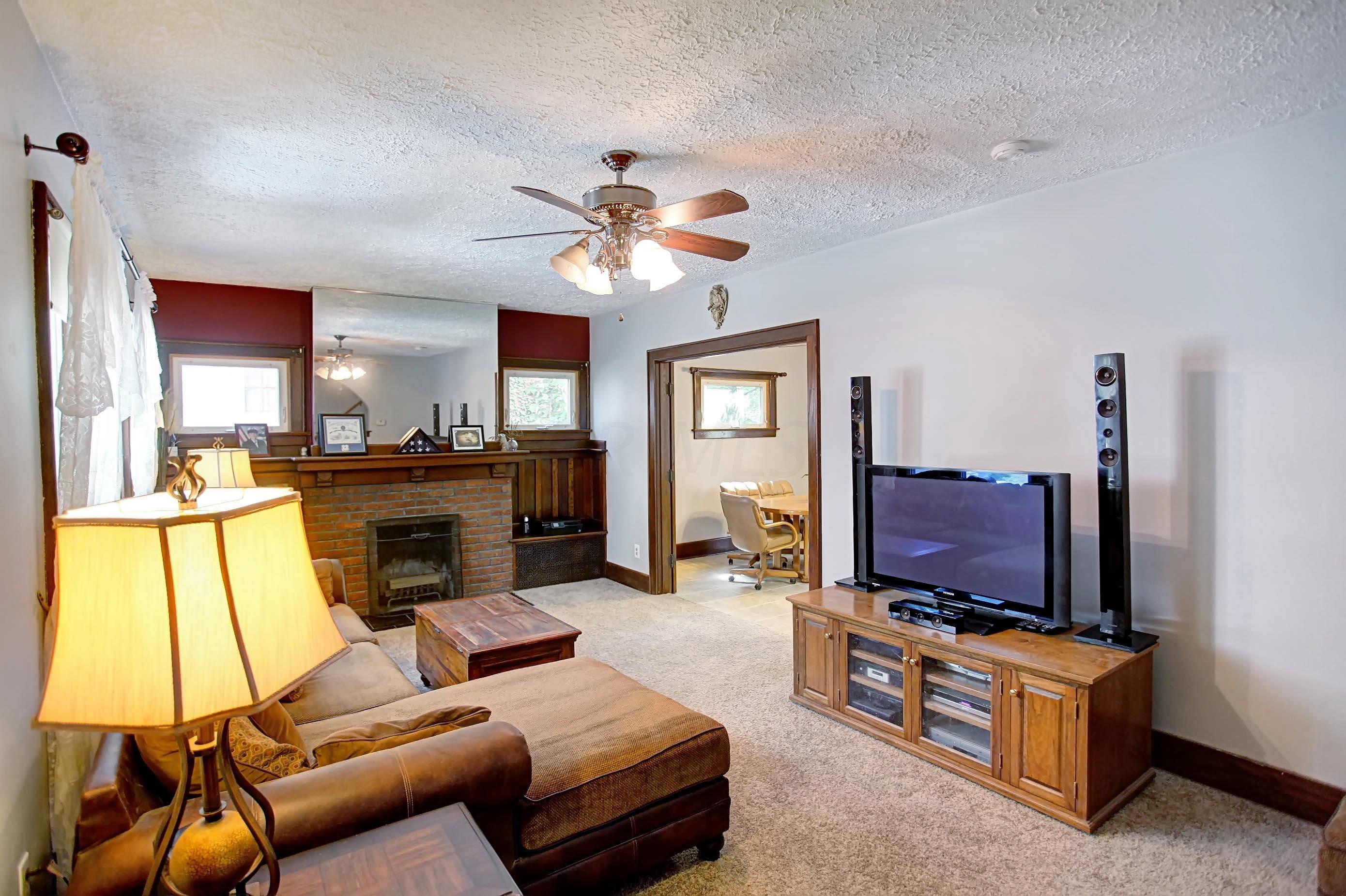 145 East Pacemont Road Columbus, OH 43202 - Photo 5 of 37