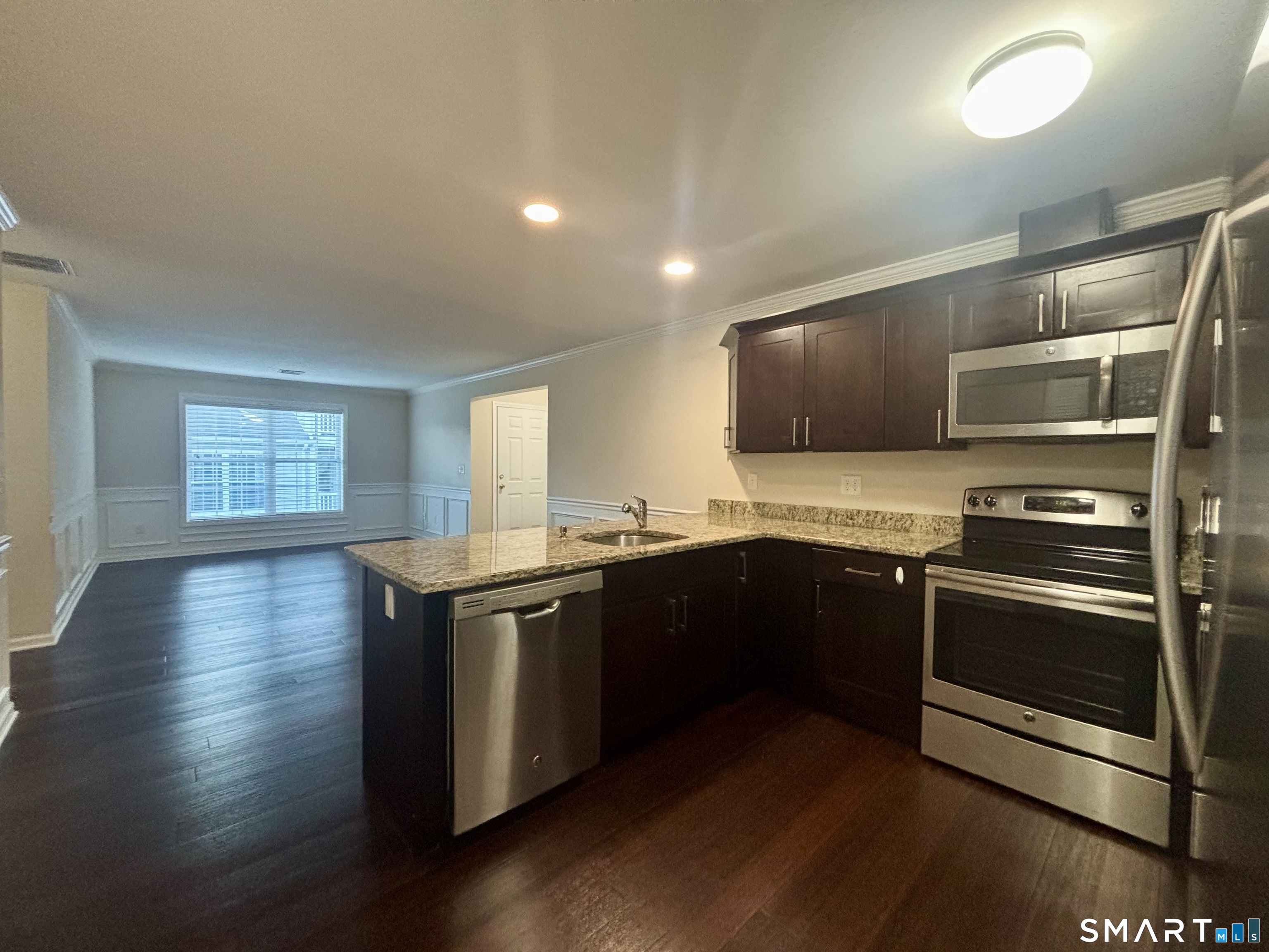 130 Meridian Street, Unit 309 Groton, CT 06340 - Photo 4 of 32