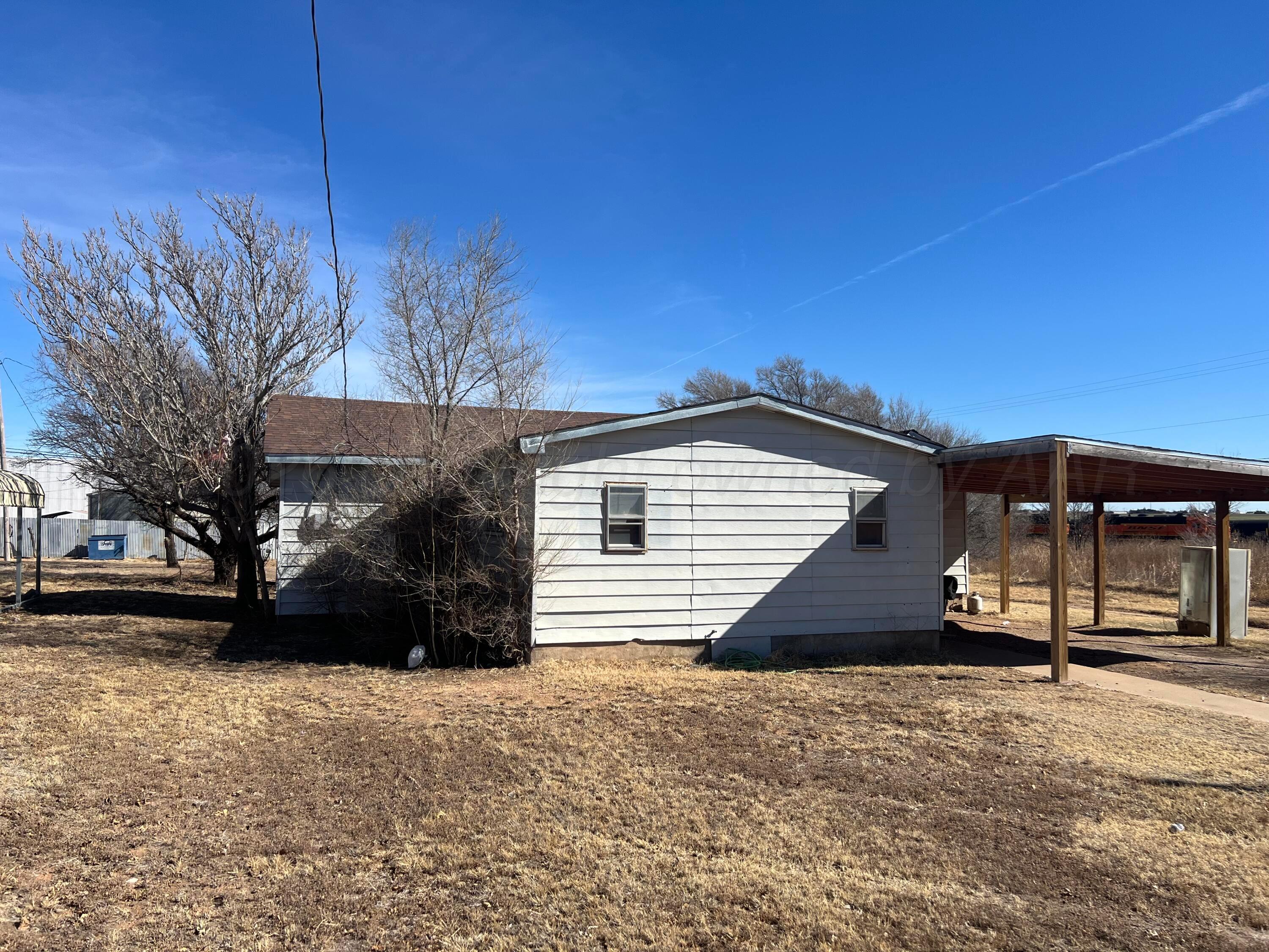 802 South Maple Avenue Friona, TX 79035 - Photo 1 of 11 Front