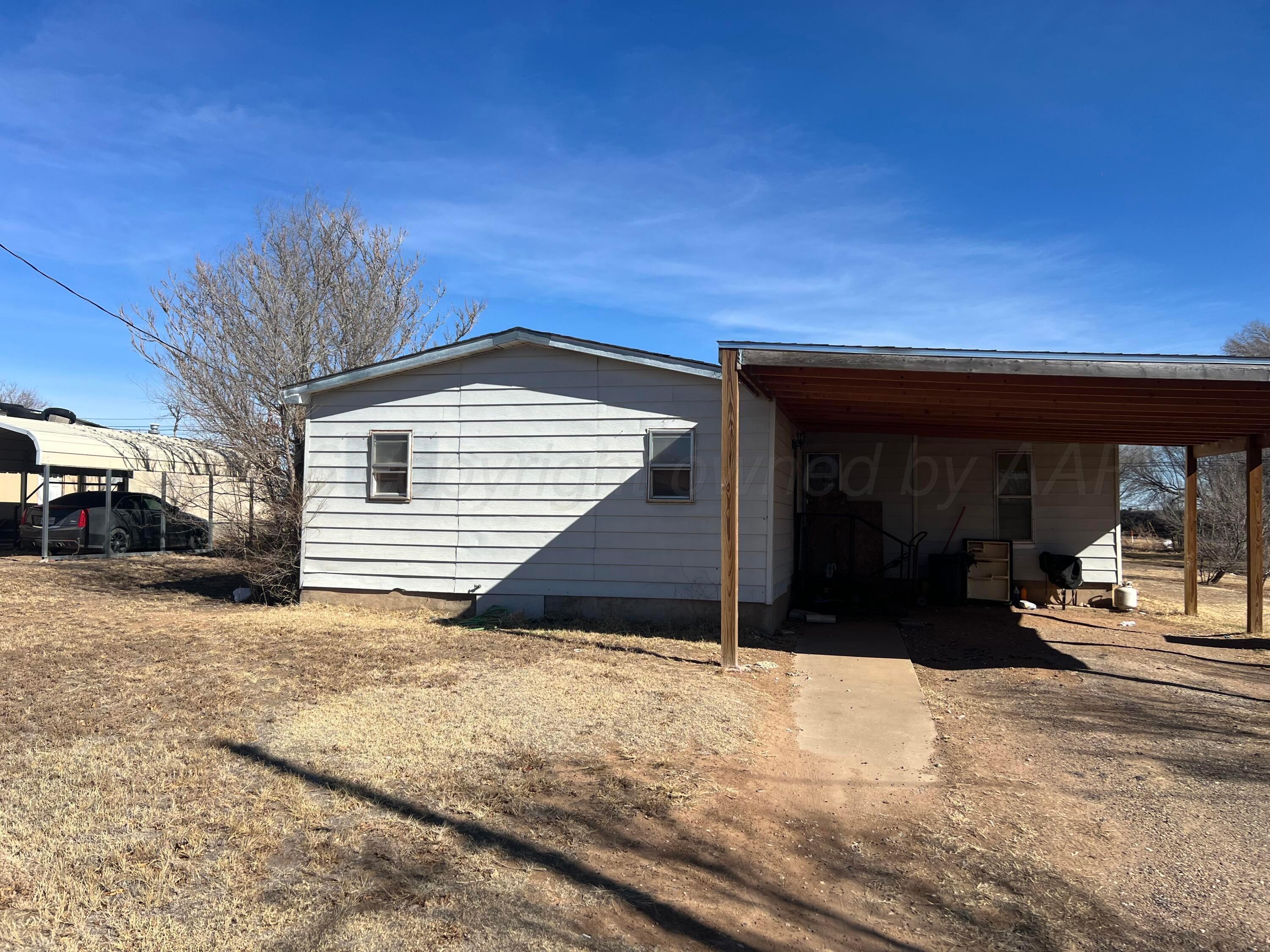 802 South Maple Avenue Friona, TX 79035 - Photo 2 of 11 Front
