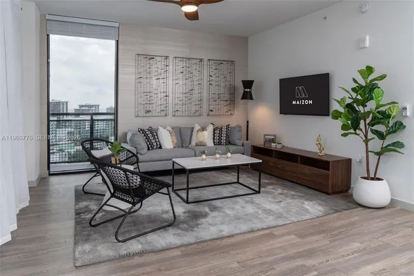 $4,581 | 221 Southwest 12th Street, Unit 1017, Miami, FL 33130