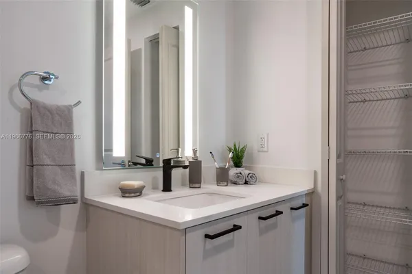 $4,581 | 221 Southwest 12th Street, Unit 1017, Miami, FL 33130