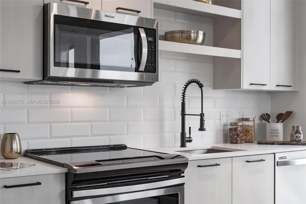 $4,581 | 221 Southwest 12th Street, Unit 1017, Miami, FL 33130