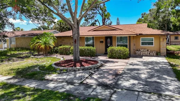 $2,400 | 7916 Woodgrove Circle, Tampa, FL 33615