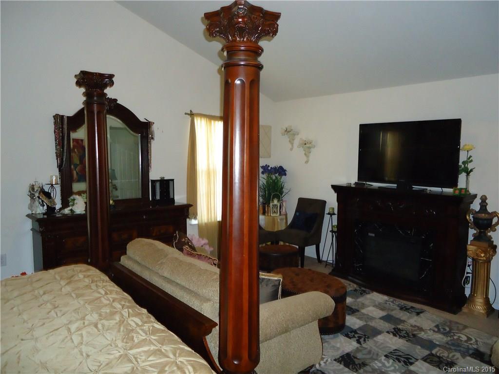 2208 Gooseberry Road Charlotte, NC 28208 - Photo 10 of 20