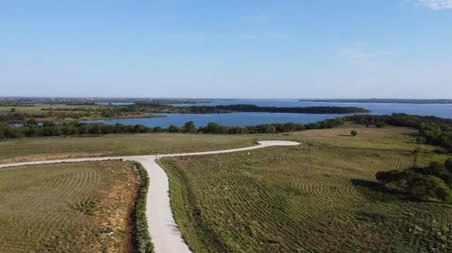 $445,000 | 1051 Lakeway Drive, Sanger, TX 76266