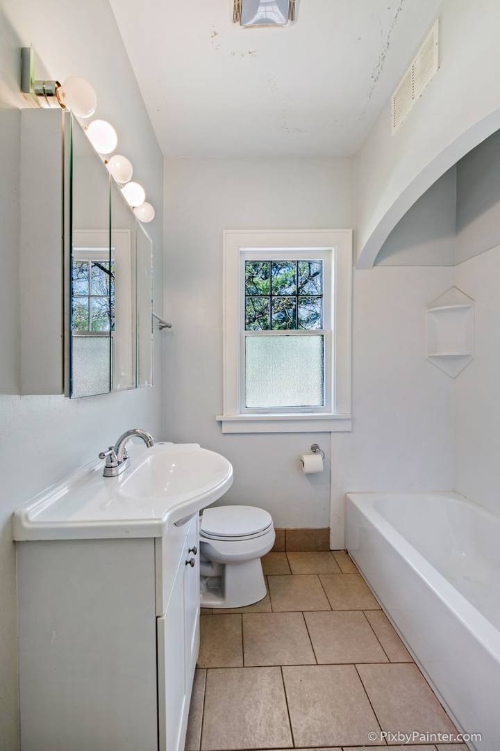 1824 Riverside Avenue St. Charles, IL 60174 - Photo 15 of 32 Gallery Image 15