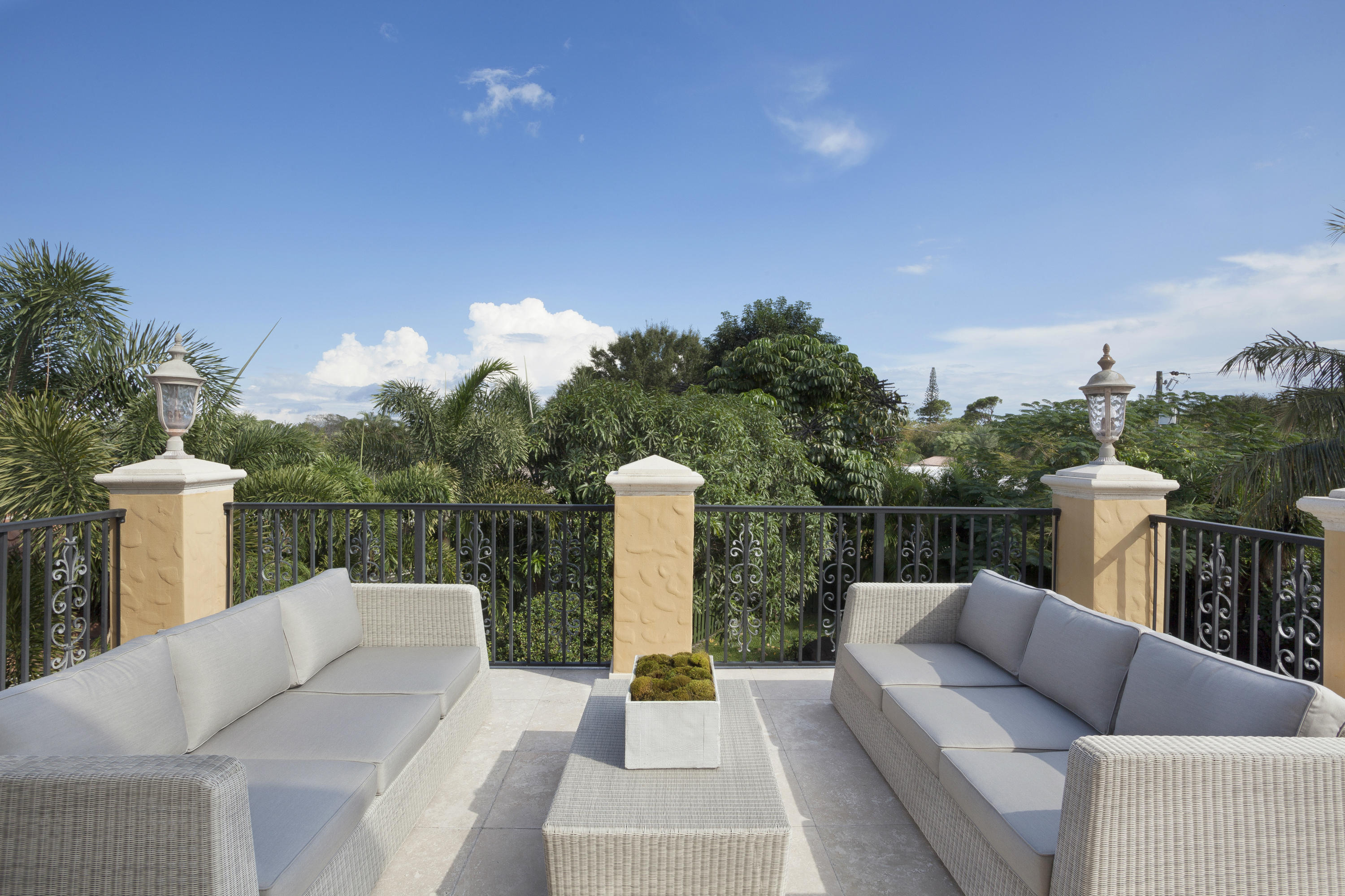 630 Northwest 8th Avenue Boca Raton, FL 33486 - Photo 15 of 18 177 - BALCONY_SEATING