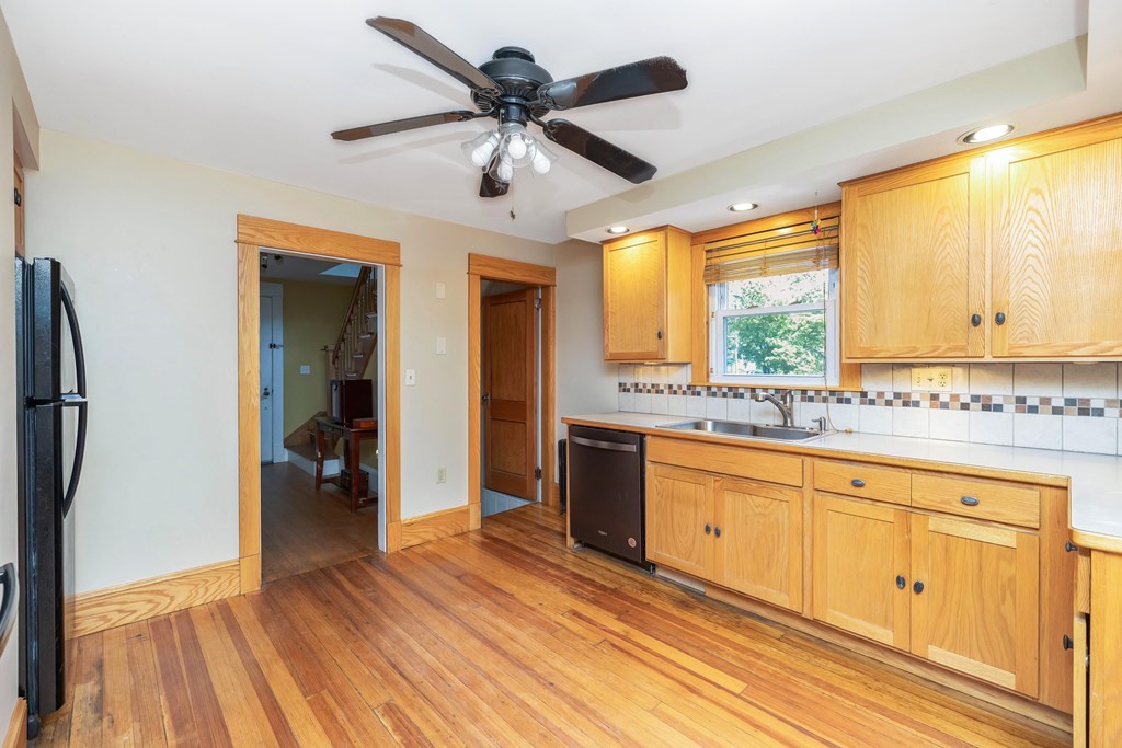 919 Wilbraham Road Springfield, MA 01109 - Photo 14 of 39