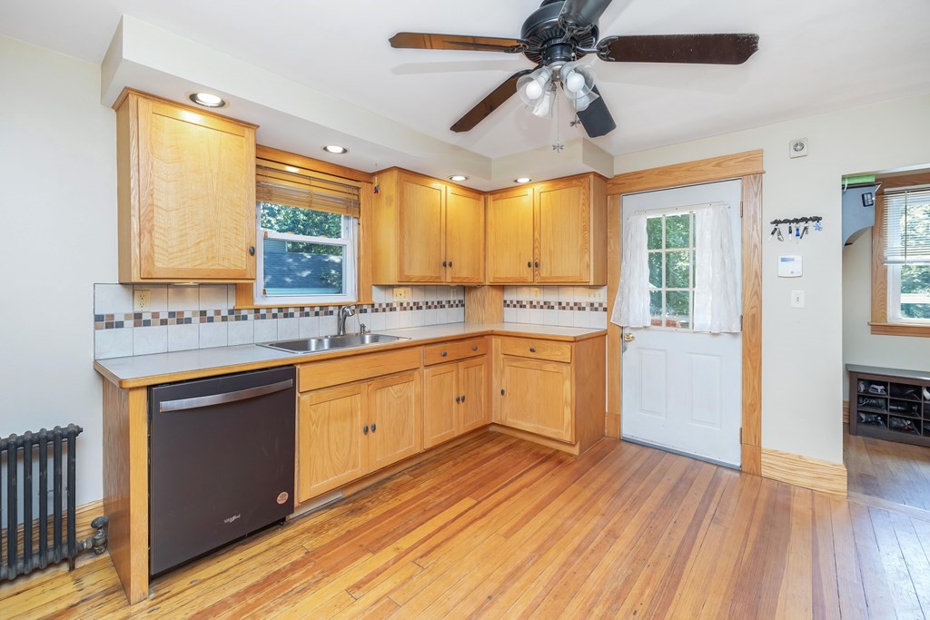 919 Wilbraham Road Springfield, MA 01109 - Photo 15 of 39