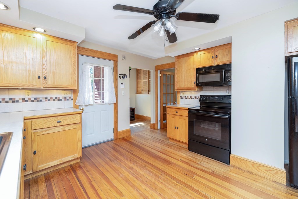 919 Wilbraham Road Springfield, MA 01109 - Photo 16 of 39