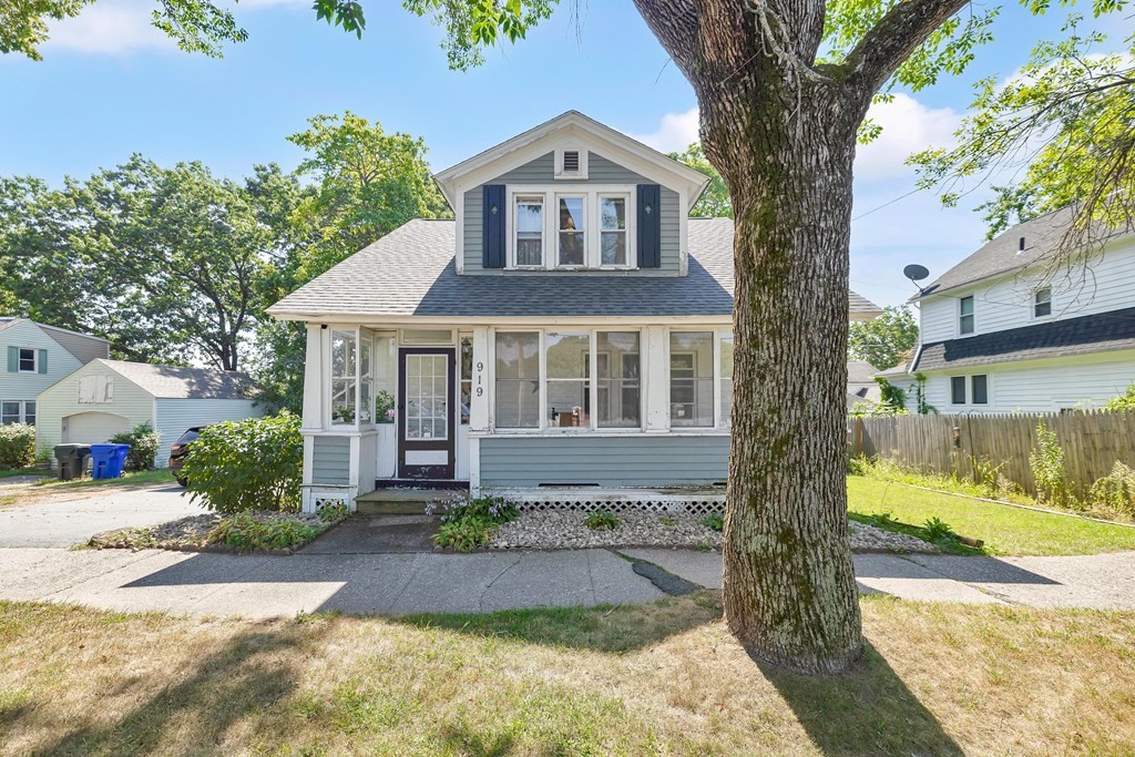 919 Wilbraham Road Springfield, MA 01109 - Photo 2 of 39