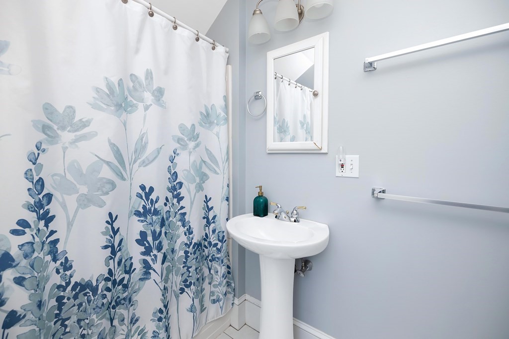 919 Wilbraham Road Springfield, MA 01109 - Photo 28 of 39