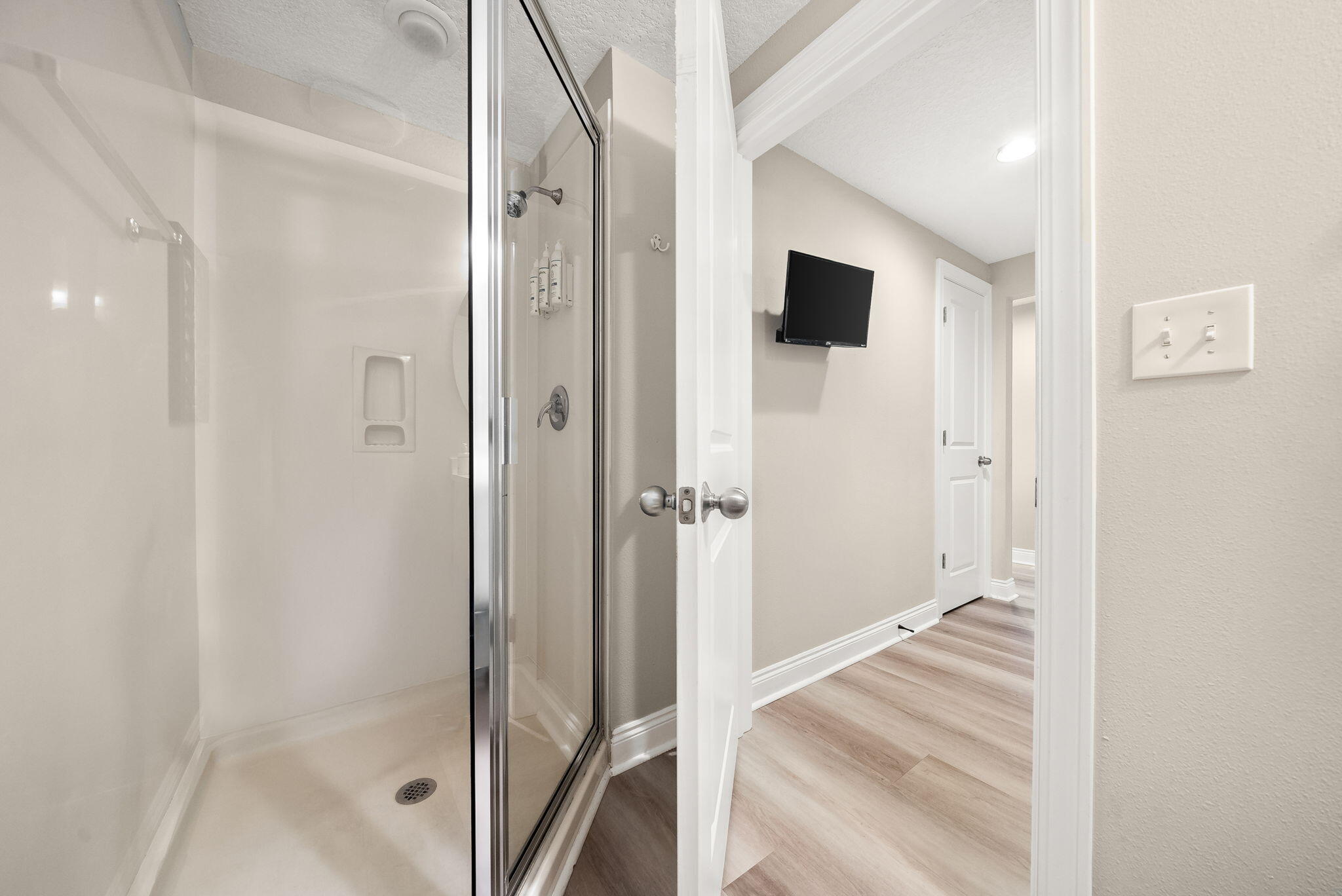 17281 Front Beach Road, Unit 1304 Panama City Beach, FL 32413 - Photo 25 of 36 Guest Bath
