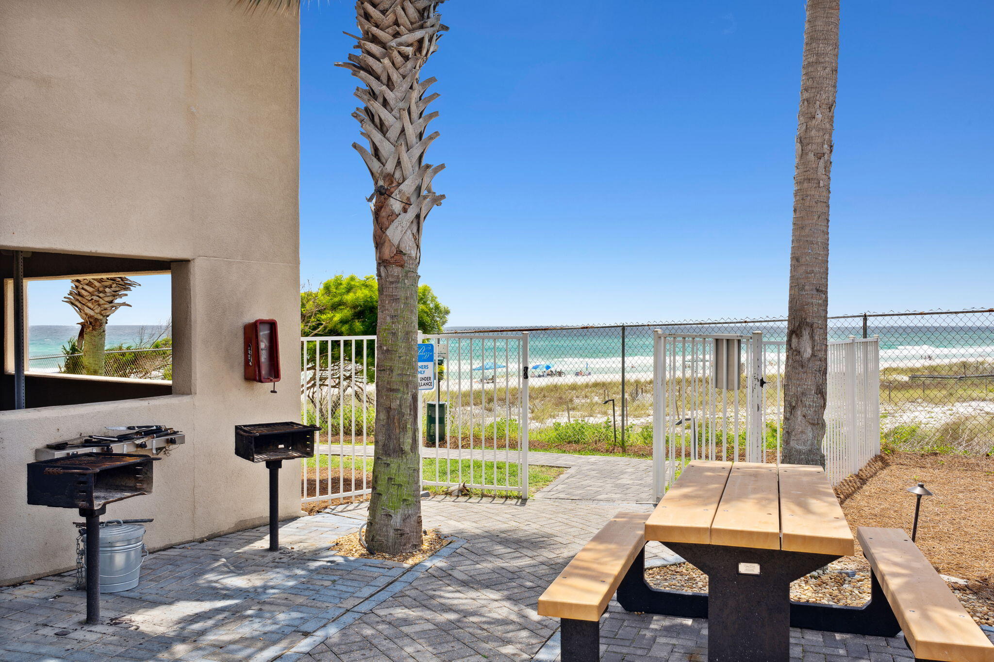 17281 Front Beach Road, Unit 1304 Panama City Beach, FL 32413 - Photo 32 of 36 Grill