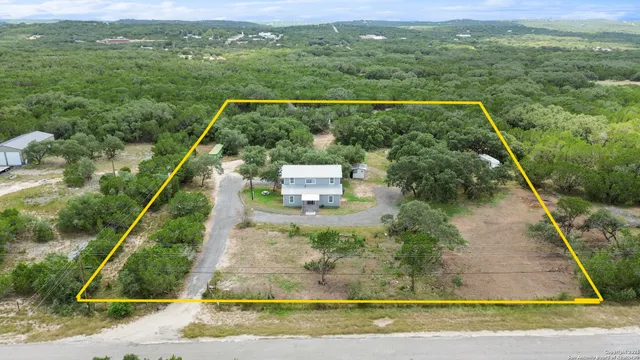 $495,000 | 323 Lakeside Drive, Lakehills, TX 78063