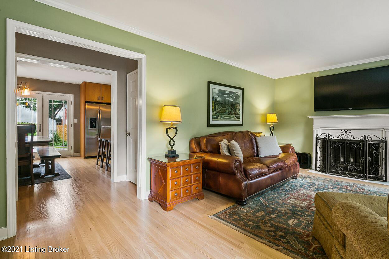 207 Hemingway Road Louisville, KY 40207 - Photo 8 of 36 8