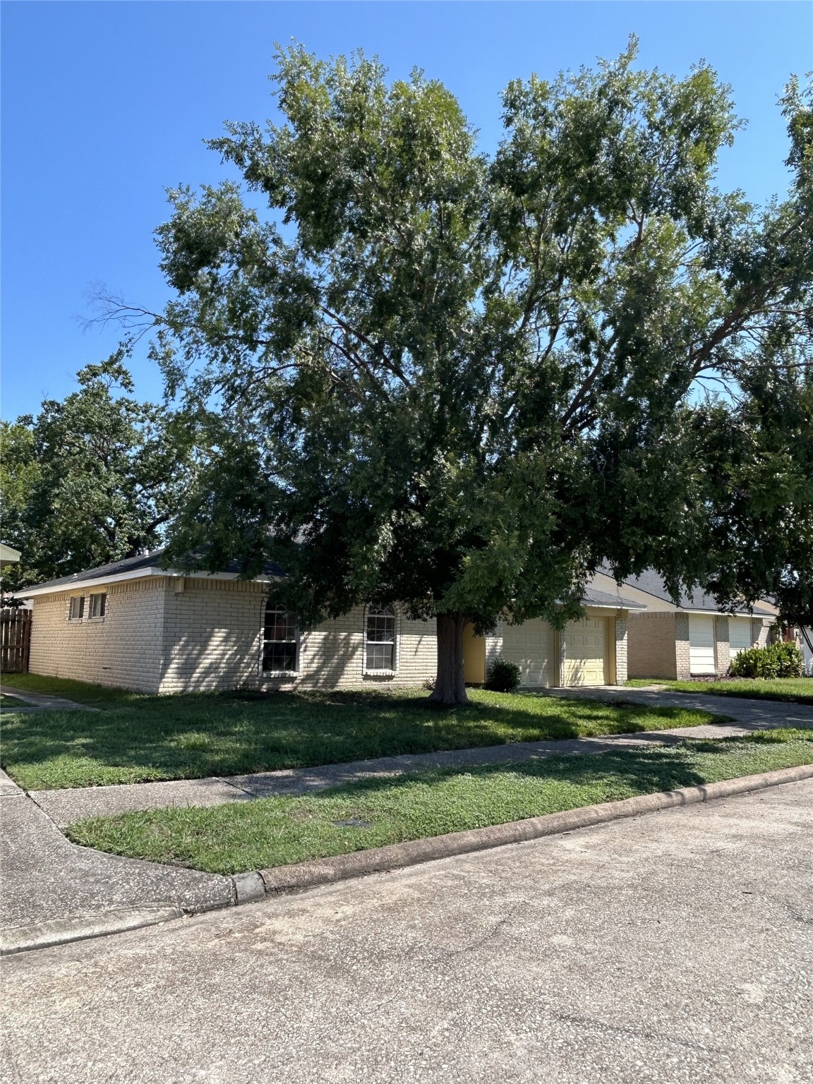 2715 Spring Canyon Court Houston, TX 77067 - Photo 5 of 32