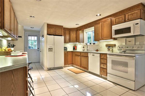 86 Alexander Road Billerica, MA 01821 - Photo 6 of 20 Gallery Image 6