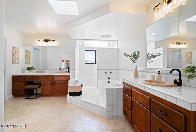 991 College Canyon Road Solvang, CA 93463 - Photo 24 of 29 991 College Cyn master mathroom with 2 v