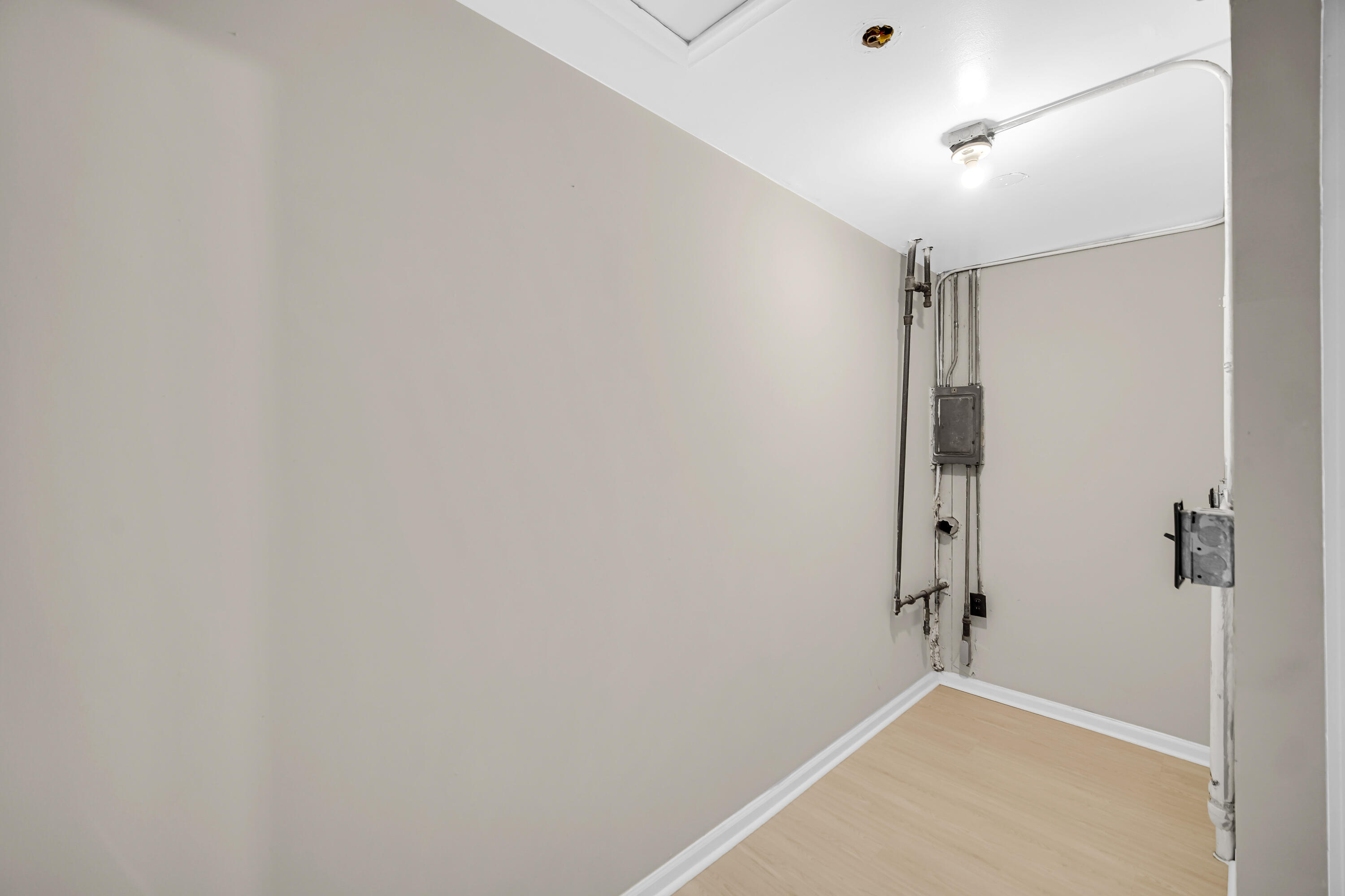 625 South Wells Street Gary, IN 46403 - Photo 9 of 18 a view of room