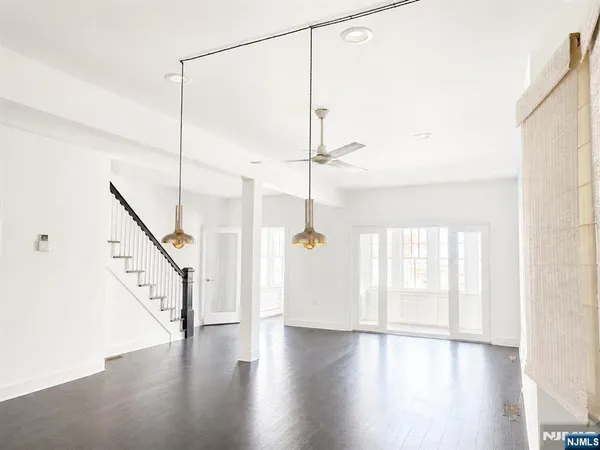 $999,000 | 528 Undercliff Avenue, Edgewater, NJ 07020