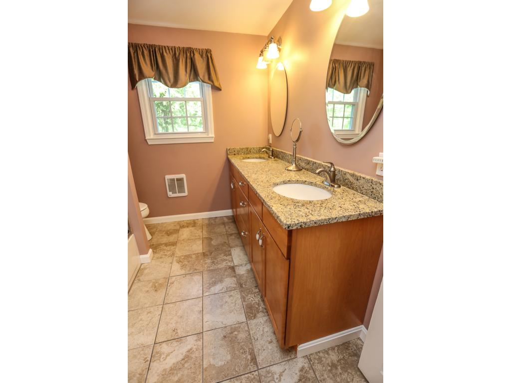 250 Back River Road Bedford, NH 03110 - Photo 8 of 20