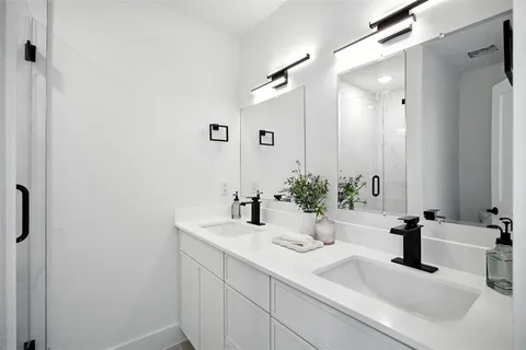 $489,000 | 312 North Lancaster Avenue, Unit 101, Dallas, TX 75203