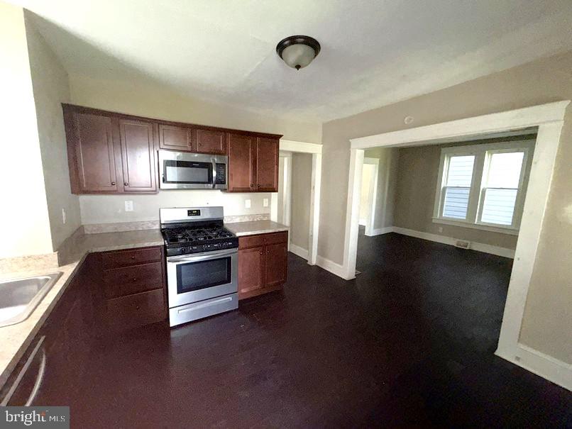 550 Baltimore Street Hanover, PA 17331 - Photo 7 of 16