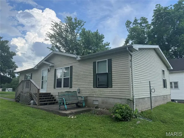 $74,900 | 916 2nd Street West, Scott City, MO 63780