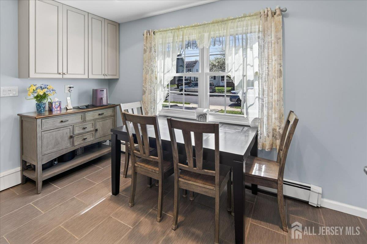13 Comstock Road Edison, NJ 08817 - Photo 9 of 22 a dining room with furniture and window