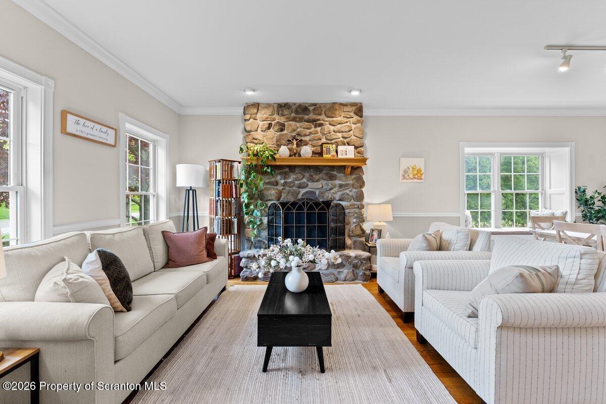 925 Parkview Road Moscow, PA 18444 - Photo 8 of 27 DSC06963
