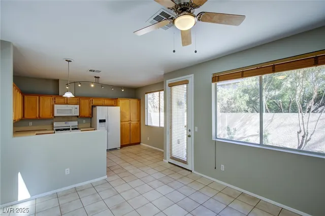 $2,000 | 162 Mountainside Drive, Henderson, NV 89012