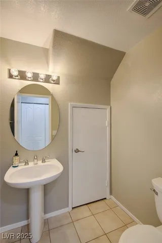 $2,000 | 162 Mountainside Drive, Henderson, NV 89012