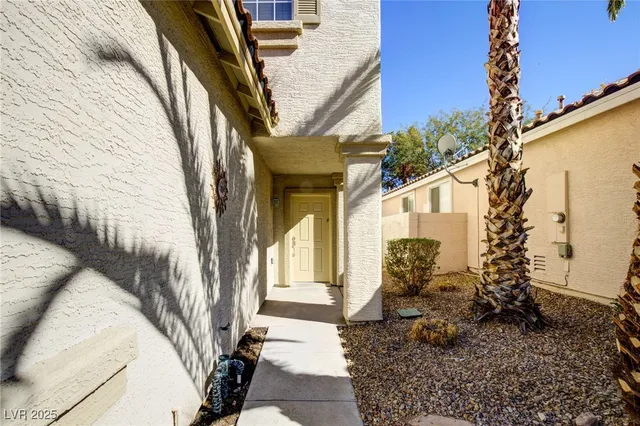$2,000 | 162 Mountainside Drive, Henderson, NV 89012